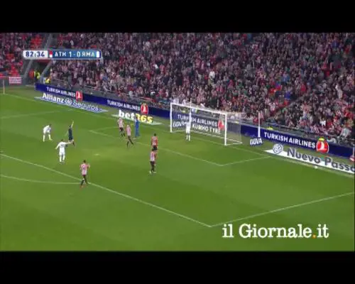 Bale colpisce il palo con tiro da 45 metri