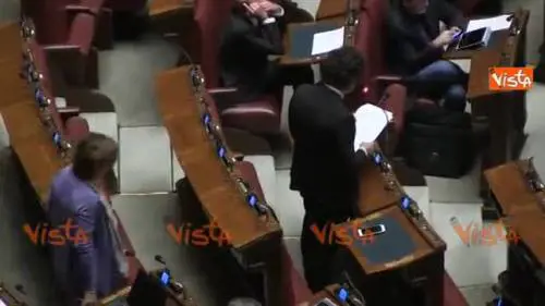 Riforme, grillini fuori dall'Aula: c'è solo Toninelli