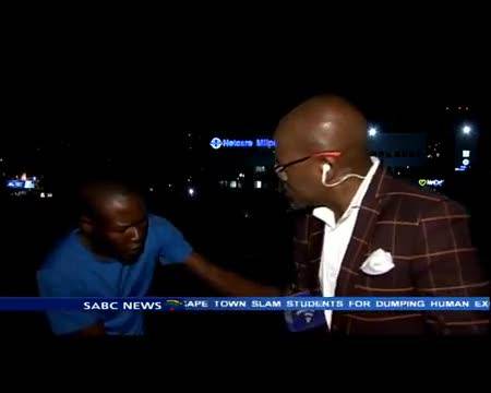 Sudafrica, giornalista rapinato in diretta