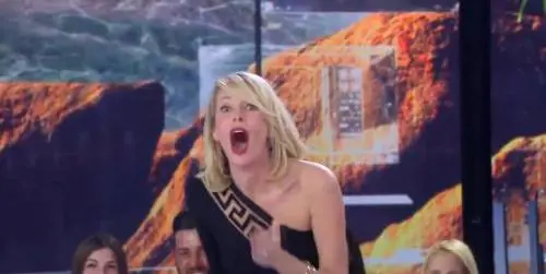 Rocco Siffredi si denuda sull'Isola dei Famosi in diretta TV