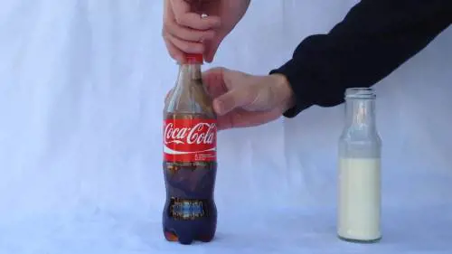 Coca Cola e latte: ecco cosa succede