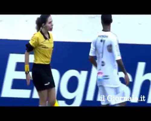 La guardalinee non si fa intimidire dal testosterone