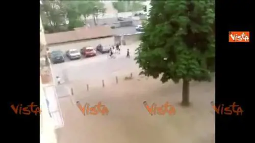 Tunisi, i terroristi prendono in ostaggio i turisti