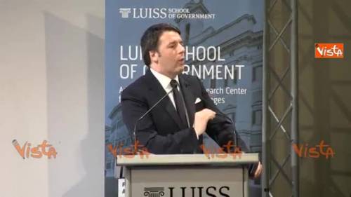 Renzi: "Autoritario? Chi vivacchia è un traditore"