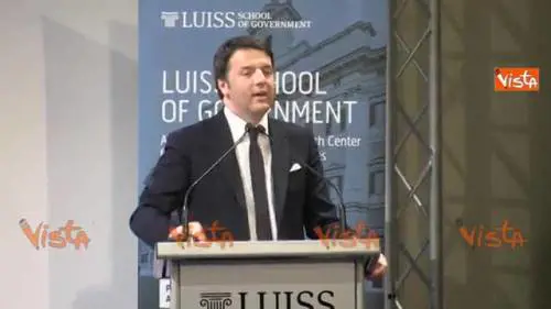 Renzi: "Abolire per legge i Promessi sposi"