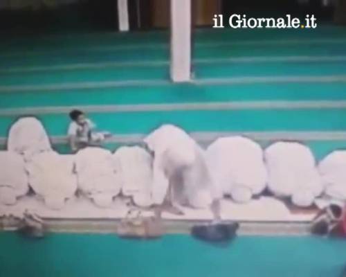 Furto in moschea, tempismo perfetto