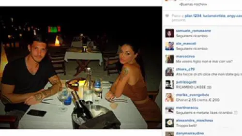 Per Belen e Stefano romanticherie da innamorati: cenetta in spiaggia