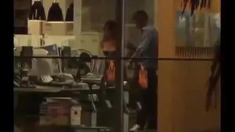 Sesso in ufficio con la collega: il tradimento finisce sul web