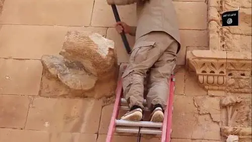 Le statue distrutte dall'Isis