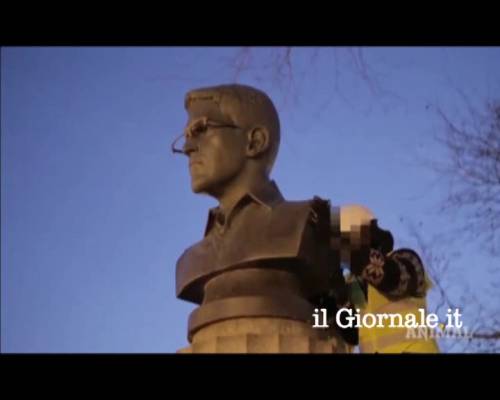 La statua di Snowden a New York
