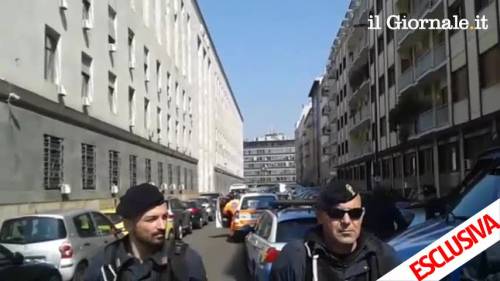 Milano, ambulanze si allontanano dal tribunale