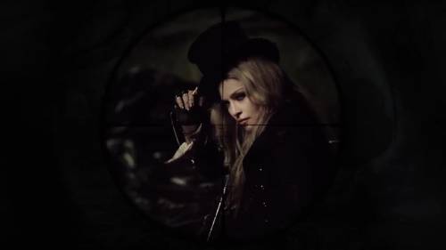 Madonna sexy in reggicalze nel nuovo video Ghosttown