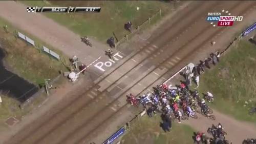 Parigi-Roubaix, tragedia sfiorata