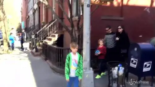 Relax in famiglia per Liv Tyler: dopo il parto il look total black è d'obbligo