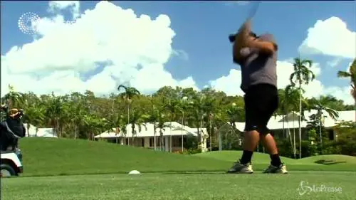 Australiano 75enne morso da coccodrillo mentre gioca a golf