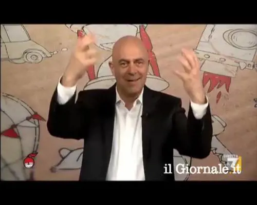 Crozza: "L'Italia? Il Paese dei crolli"