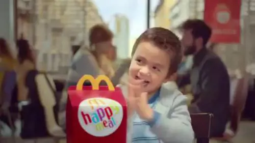 Lo spot McDonald's contro la pizza