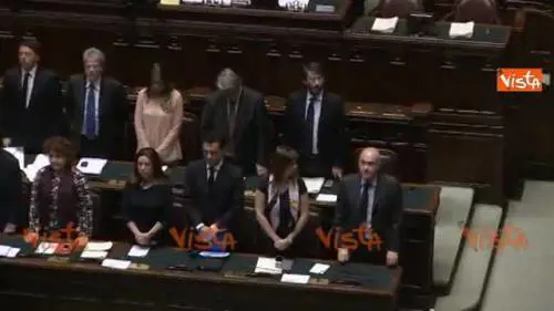 Un minuto di silenzio alla Camera per i morti