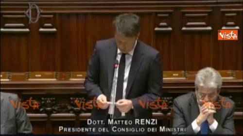 Renzi recita una pesia: "Quei migranti soffocati..."