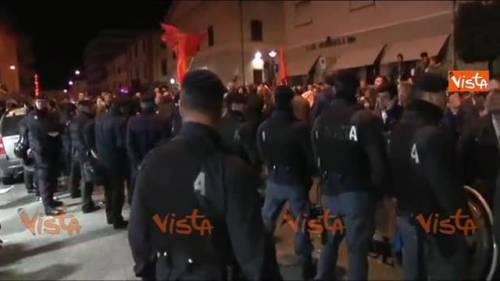 Salvini contestato dagli antagonisti a Cecina