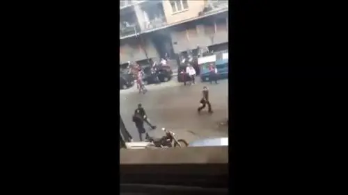 L'assalto dei tifosi granata al bus della Juve