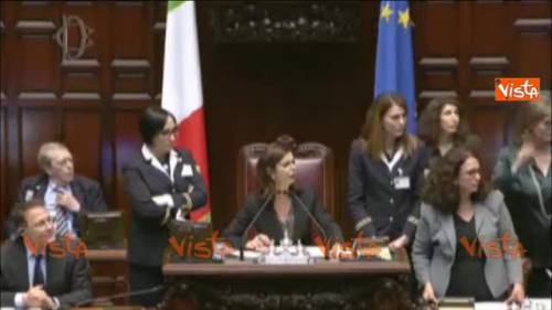 Il governo blinda l'Italicum. Bagarre in aula