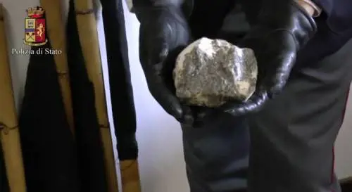 Spranghe, coltelli, pietre: ecco le armi degli anarchici