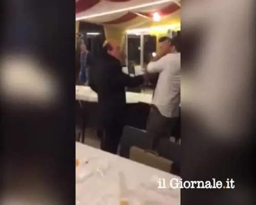Candidato sindaco picchia un collaboratore