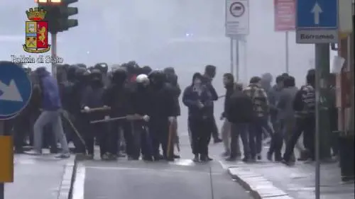 Gli scontri visti dalla polizia