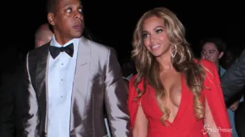Occhi puntati su Beyonce: la scollatura è eccessiva