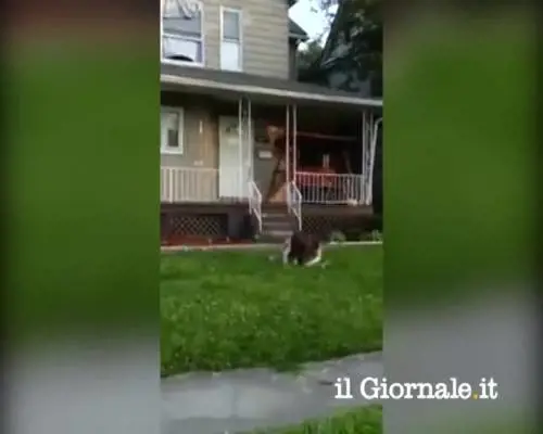 18enne si lancia dal tetto per una scommessa