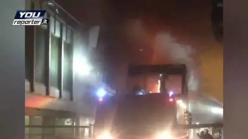 Vigili del fuoco in azione all'aeroporto