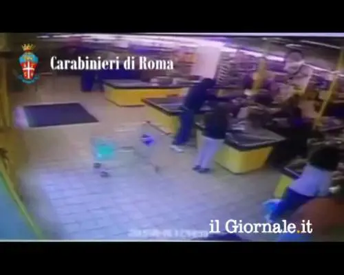 Carabiniere disarmato sventa una rapina