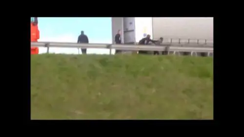 Calais, violenze della polizia sugli immigrati