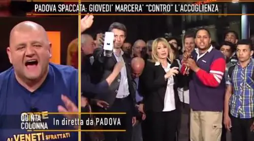 Scontro tra leghista e profugo: "Dimmi la tua fedina penale"