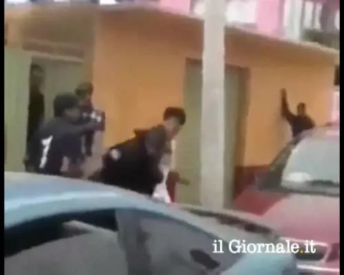 Messico, uomini ubriachi ​pestano due agenti