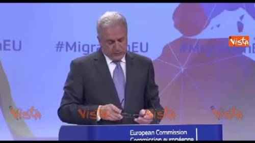 Ue: "Non lasciare all'Italia il fardello dei profughi"