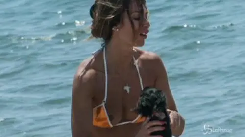 Incidente sexy per l'ex pupa Rosy Dilettuso a Forte dei Marmi