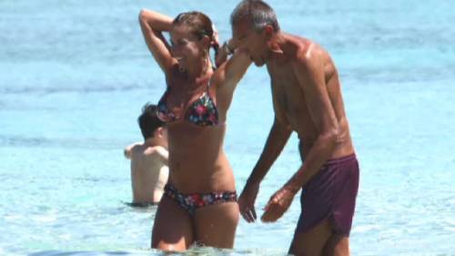 Cristina Parodi, topless perfetto a 50 anni