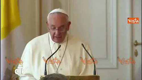 Papa: "Opporsi alla barbarie da differenza religioni"