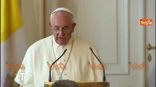 Papa: "A Sarajevo fiorisce primavera di pace"