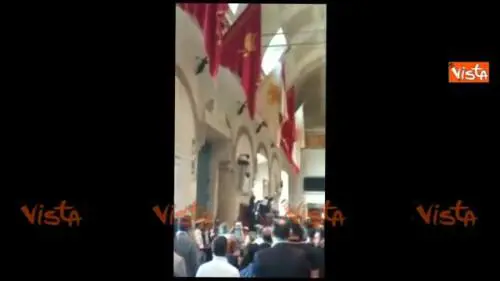 Blitz in Campidoglio: il M5S occupa l'Aula