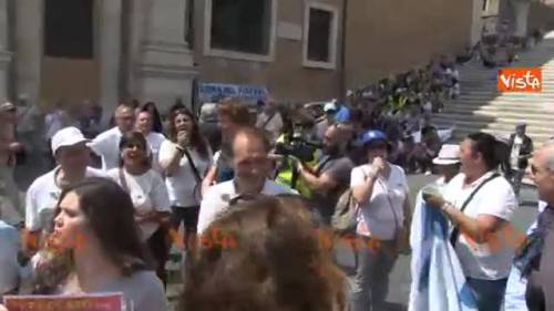 Protesta al Campidoglio: cori contro Marino