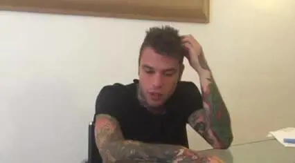 Fedez si difende: "Ecco cosa è successo"