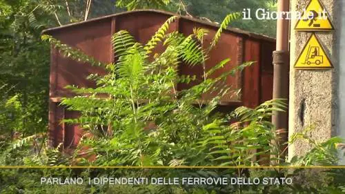 La paura dei dipendenti delle Fs che convivono nella rimessa con i rom 