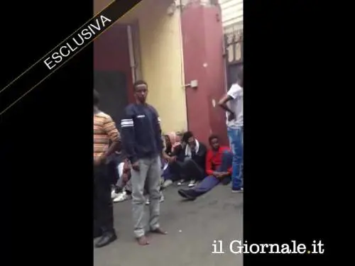 I profughi di Tiburtina nel centro d'accoglienza
