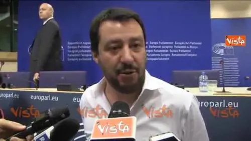 Sbarchi, Salvini contro Renzi: "Il piano B è disperato..."