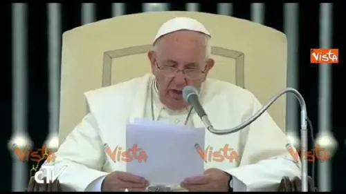 Papa: "Chi respinge gli immigrati chieda perdono"