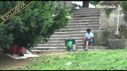 Milano, campo profughi sotto gli occhi di Pisapia