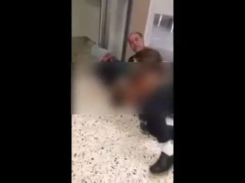 Fanno sesso in un centro commerciale a Sydney